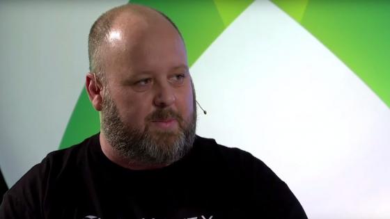 Aaron Greenberg, director de marketing de Xbox Games en Microsoft - Microsoft está en conversaciones con Sony para habilitar el crossplay