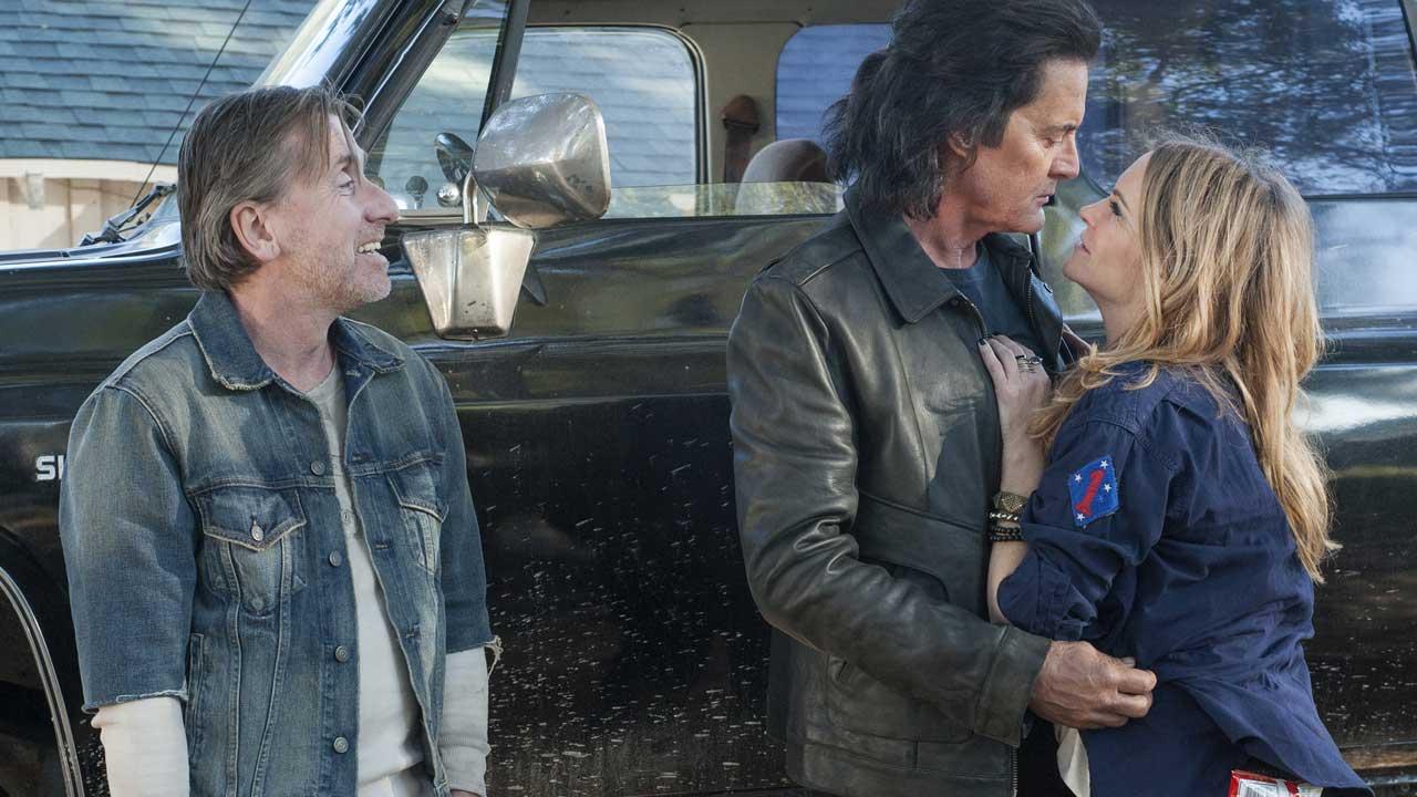 Otra escena en la que Tim Roth aparece junto a Jennifer Jason Leigh, esta vez junto al malvado Cooper