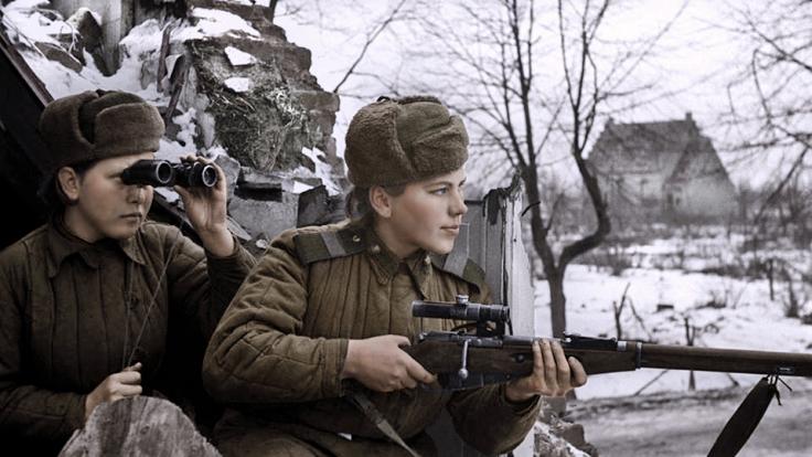 Imagen coloreada de mujeres del ejercito soviético en la Segunda Guerra Mundial