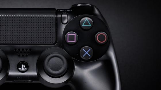 PS4 Controller - Hoy se anuncian los juegos gratis de Playstation Plus para el mes de marzo