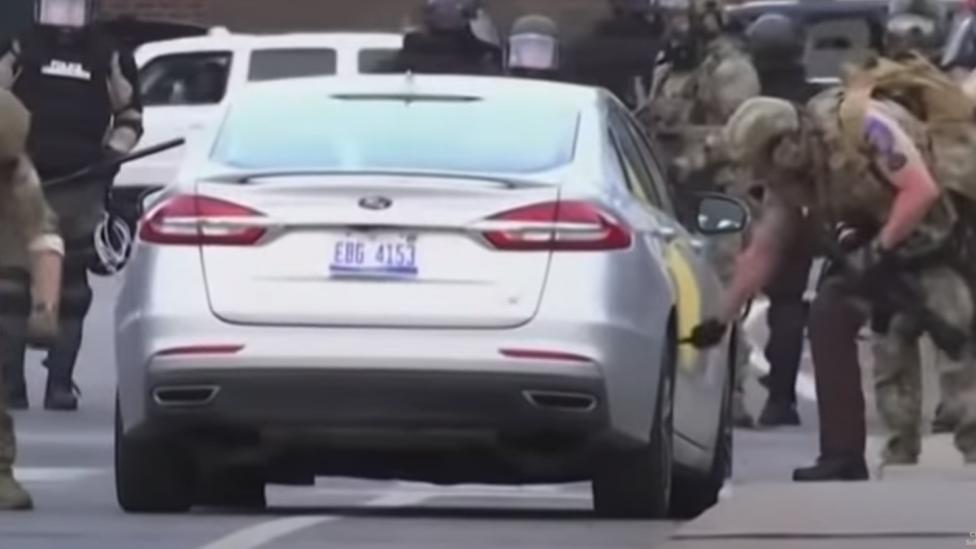 Minneapolis Police Tires - La policía de Minneapolis pincha los neumáticos de los coches aparcados