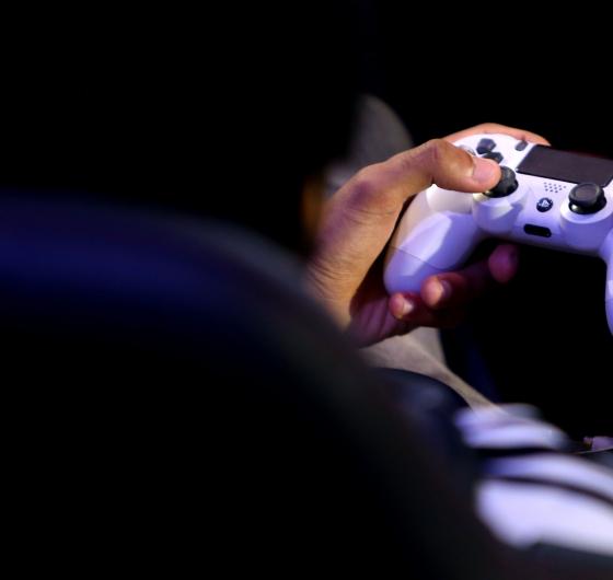 PS4 Controller - Juegos de PS4, PS5 y para suscriptores de PS Plus durante el mes de abril 2021